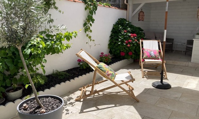 Rochefort Casa | Maison Dartiste de Plain Pied 3 Avec Patio Fleuri au Calme