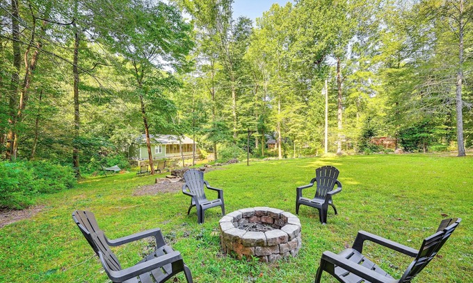 Marietta Casa | Riverfront Retreat: 1 Mi to Jones Gap State Park!
