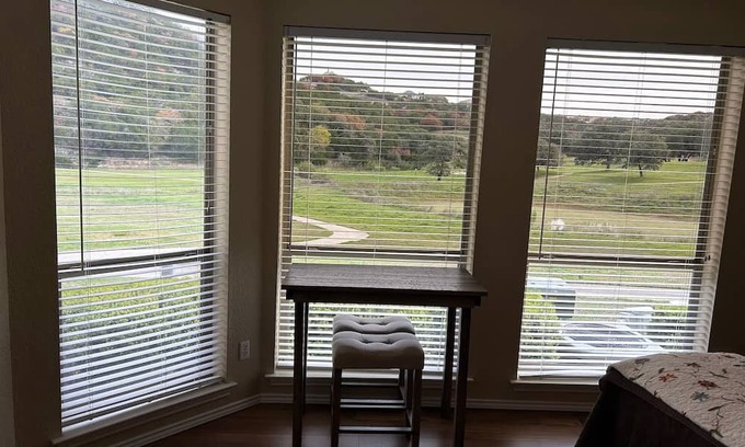 Boerne Cama Y Desayuno | Surrounded by nature, 10 minutes from Boerne, with all the comforts of home.