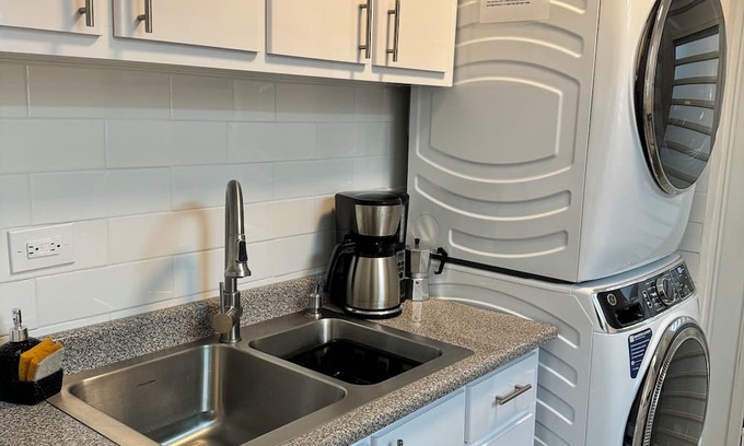 Sabana Llana Norte Casa | lovely 3 bedroom 2 bathroom house CLOSE TO EVERYTHING with AC WiFi TV & balcony