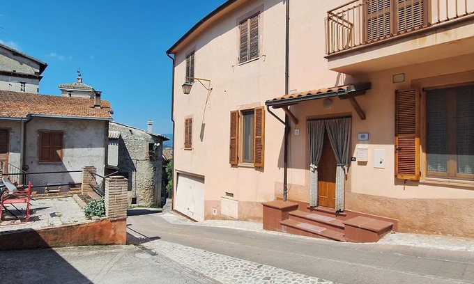 Eggi Casa | Casa Ausonia 5 minutes from Spoleto, Guesthouse in quiet medieval village