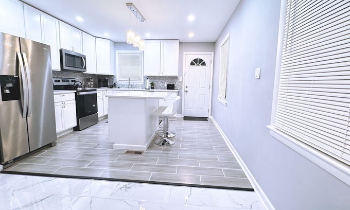 Landover Casa | Class by DC, FedEx field, UMD and Six Flag