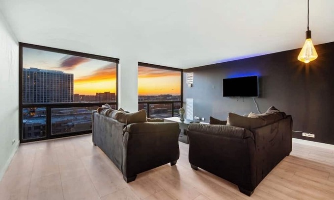 Buena Park Condominio | 1bedroom condo with fitness room fabulous view literally steps away from Beach
