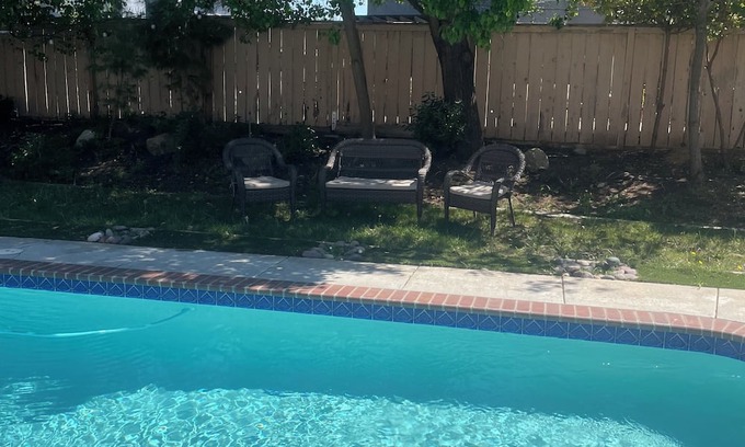 Palmdale Casa | Charming 3-bedroom house in terrific Palmdale with WiFi, AC