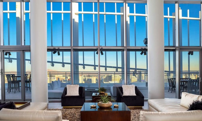Las Vegas Condominio | $20 Million Entire 59th Floor VEGAS Palms VILLA
