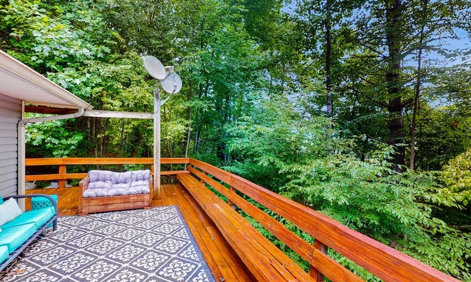 Foscoe Casa | Serene mountain Dog friendly home with nearby hiking trails