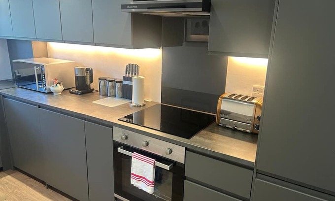 Barnsley Apartamento | Renovated modern apartment minutes from M1 and town centre