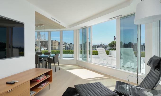 Inner Harbour Condominio | Best View of Victoria! – Views, Views, Views!