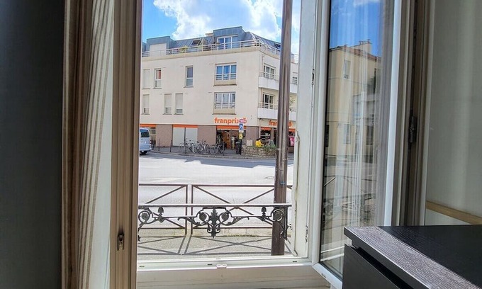 Louis Bertrand-Mirabeau-Semard Apartamento | La Casanova large studio near Paris