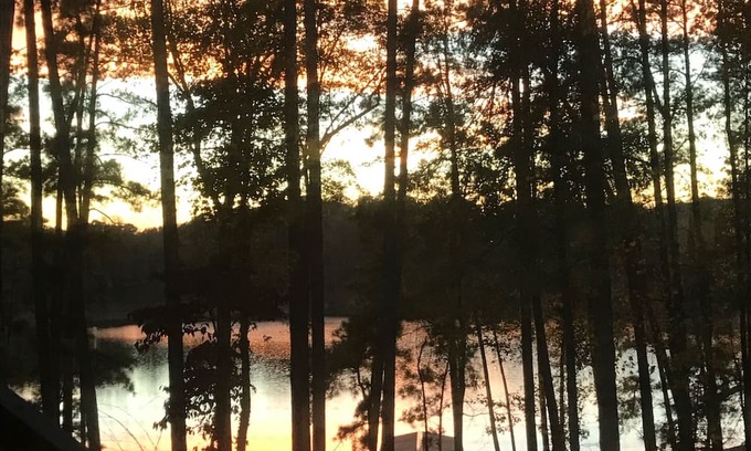 Townville Casa | Relaxing water front home on Lake Hartwell, S.C. Beautiful sunsets. Pet friendly