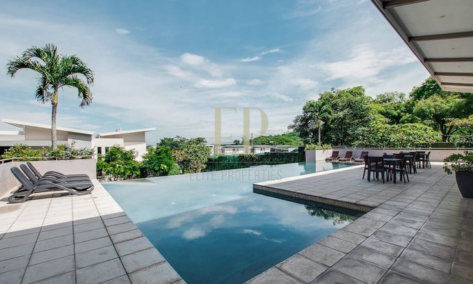 Santa Ana Apartamento | Luxurious 2-bedroom apartment with WiFi, AC in Lindora, Santa Ana