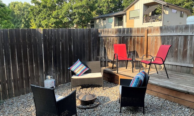 Coeur d'Alene Cabaña | Cute cottage in the heart of it all