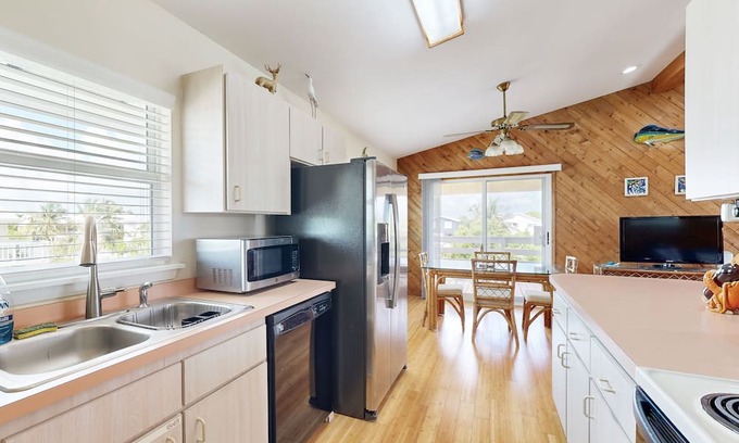 Port Pine Heights Casa | Open Water Access canal home, large kitchen, WIFI, central AC