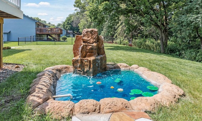 Burnsville Casa | Private Room in Gorgeous Home in Burnsville - Rm 1