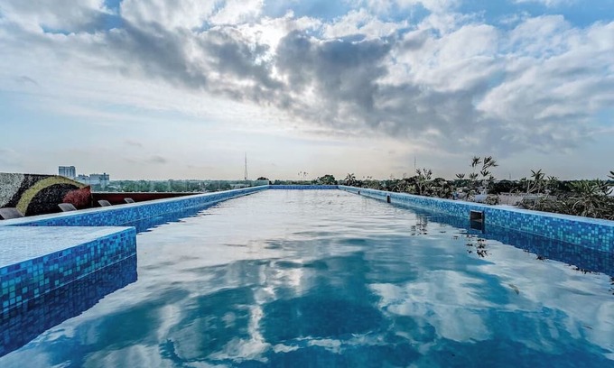 Centro Casa | Discover a Haven in Mérida: Modern Rooms, Rooftop Pool & American Breakfast