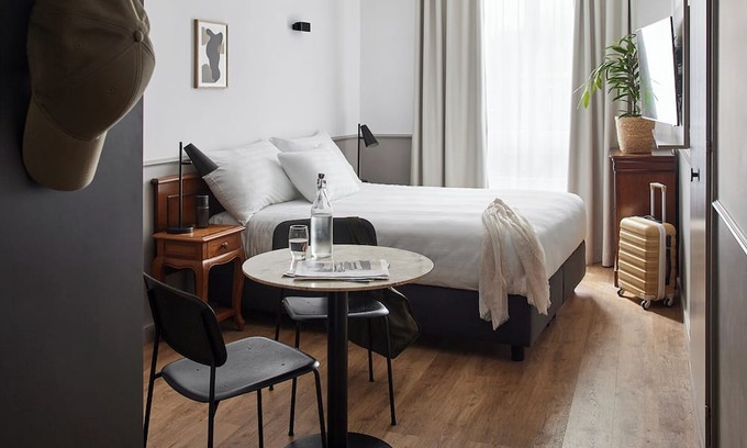 Lausanne Casa | Charming hotel in fantastic Lausanne with WiFi, fitness room, AC