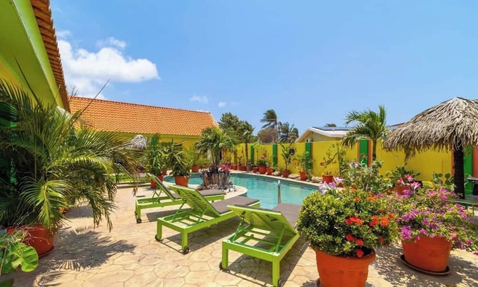 Punto de Oro Apartamento | This apartment is a 4 bedroom(s), 4 bathrooms, located in Oranjestad, null.