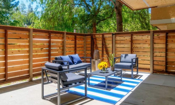 Sharon Heights Condominio | Sharon Green: Upscale 2BR Condo