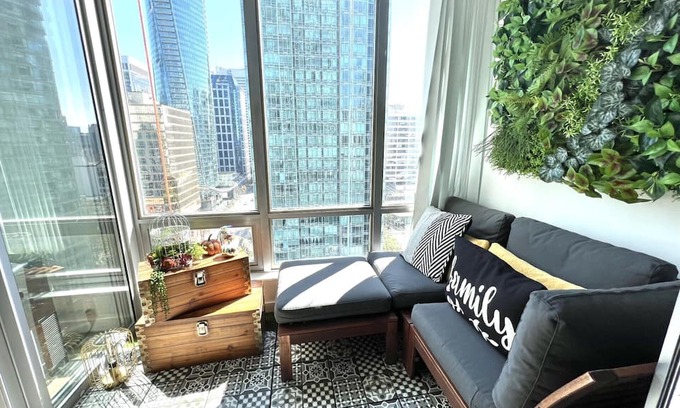 Coal Harbour Condominio | Over 30 Days -Pet Friendly 2B&2B Urban Style Condo near Harbor w/Free Parking