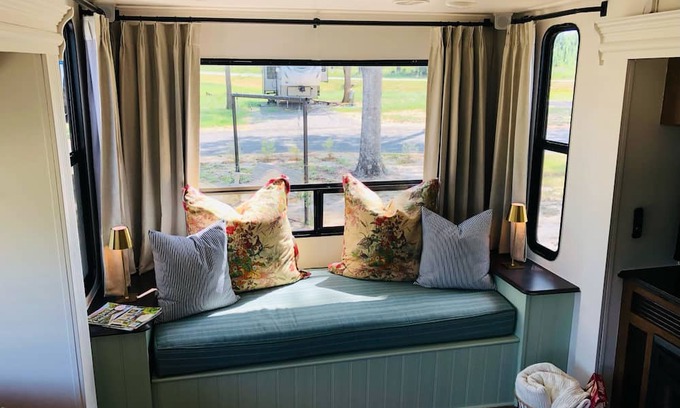 Allentown Casa | Couples Cottage Camper
