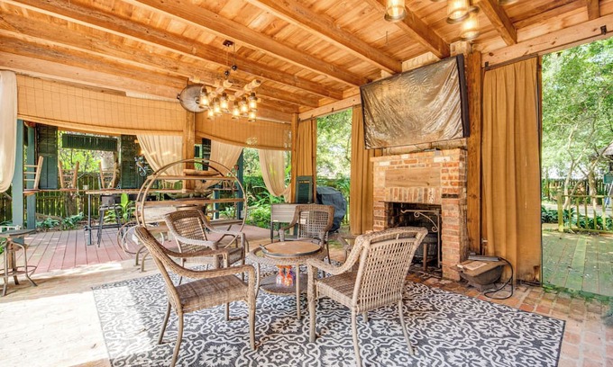 New Roads Casa | Whimsical New Roads Home < 1 Mi to Main Street!