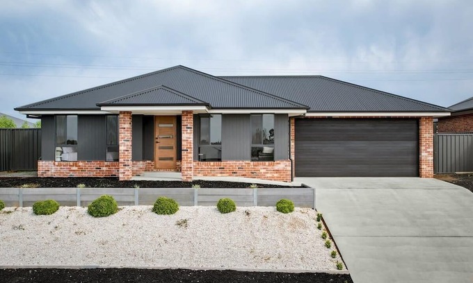 Thurgoona Casa | Albury Oasis Summary: