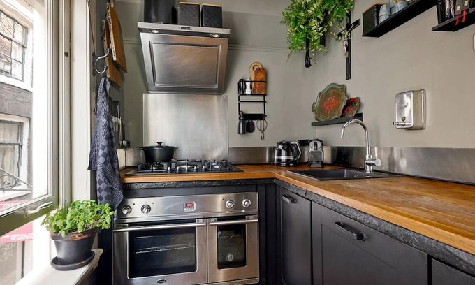 Binnenstad Casa | In the Heart of the Center, Opposite Dam Square