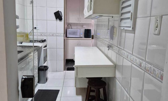 Vila Alzira Apartamento | Cobertura Aconchegante e Cheio de Estilo, na Praia das Astúrias, no Guarujá