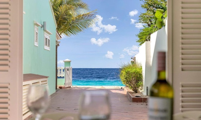 Playa Casa | Kas Koral - Authentic, luxury oceanfront villa in Kralendijk