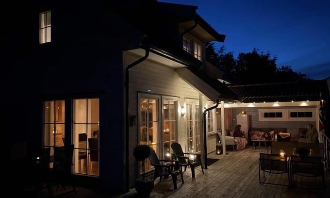 Farsund Casa | Holiday home "Lyngsvag" on Lyngsvagfjorden near Farsund -Spind, southern Norway, in an exceptionally beautiful location, Internet WLAN, 120 m² living space, sunny and sheltered holiday spot on the Farsund archipelago, chic furnishings, 3 bedrooms.