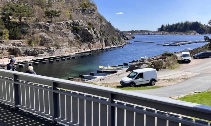 Lindesnes Casa | Holiday home Mona in Lussevika, new addition 2024, near Spangereid-Lindesnes, southern Norway, , max. 6 adults, own boat mooring, approx. 100 m² living space, 3 bedrooms, charming and tasteful furnishings, large veranda with fjord view, terrace f.