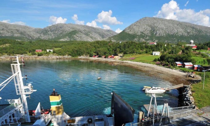Vevelstad Casa | Cottage "Stokkasjøen Rorbu", 8870 Visthus, Norway - Nordland, southern North Norway, Helgeland coast, 5 persons, 2 living levels, 1 kitchen, 2 bathrooms, 3 bedrooms, Internet Wlan, directly on the water, non-smoking, 85 sqm living area etc., vaca.