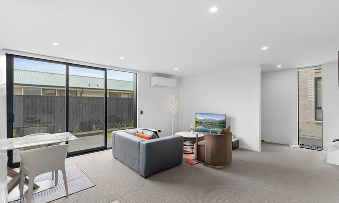 Sydenham Casa | Chic City Townhouse Close to city center 2BR 1.5Bath