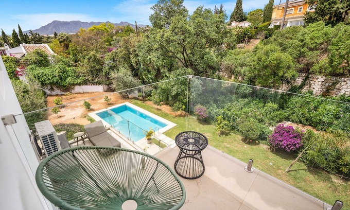 Urbanizacion el Rosario Casa | Holiday Home 'Casa Bonita' with Mountain View, Wi-Fi and Air Conditioning