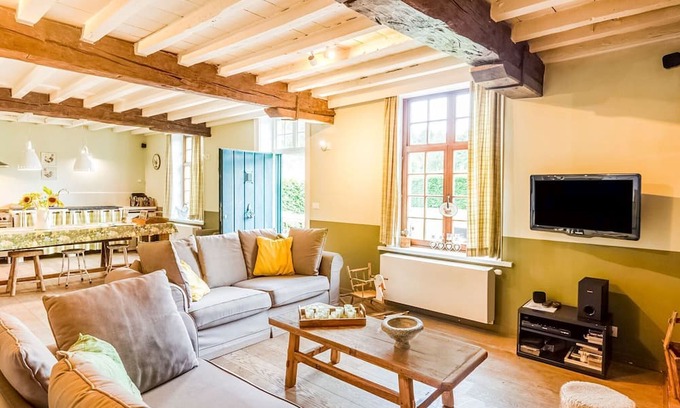 Damme Otro | Historic Farmhouse middle of polder landscape