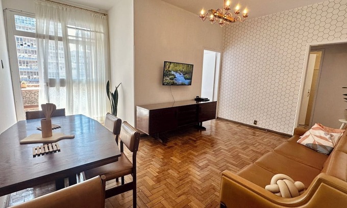 Belo Horizonte Apartamento | Apê Amplo 2 Qrts com Varanda no Centro de BH