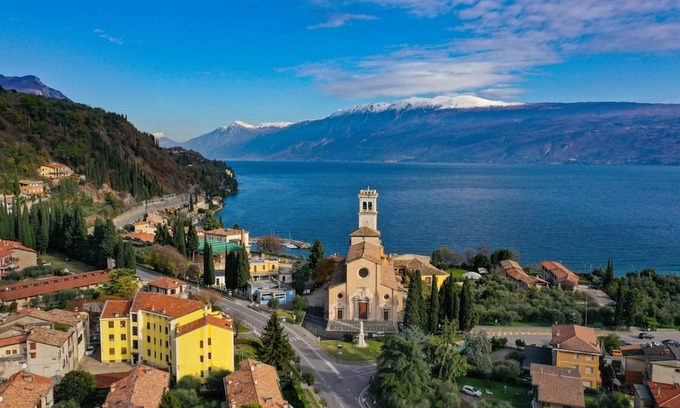 Gaino Apartamento | Casa Oleandri with pool and lake view