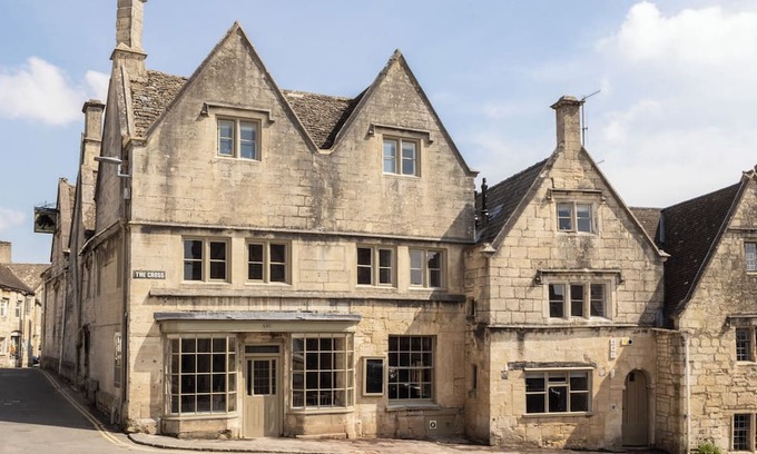 Painswick Casa | This house is a 5 bedroom(s), 5 bathrooms, located in Cotswolds, .