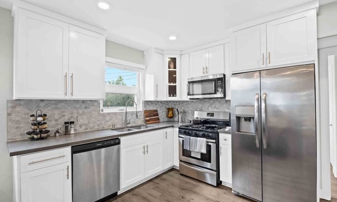 Vernon Apartamento | Premium 3BR, 2BA Luxury Stay with Modern Amenities