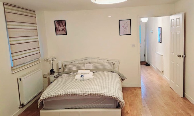 Stone Casa | Clean cosy& Large Bedroom in Dartford - Close to all amenities & Central London