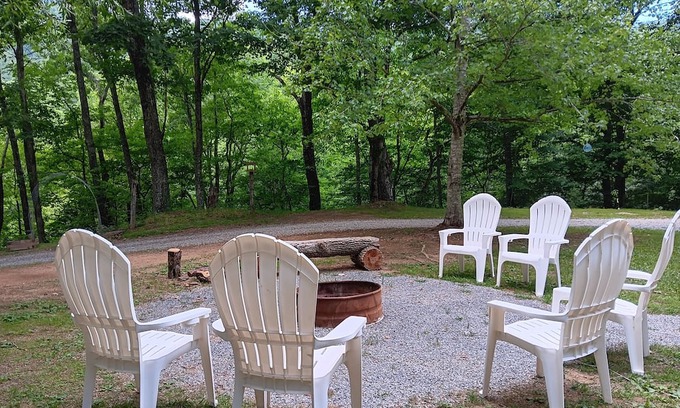 Lynn Garden Cabina | RECONNECT to nature with cozy cabin near Church Hill, TN