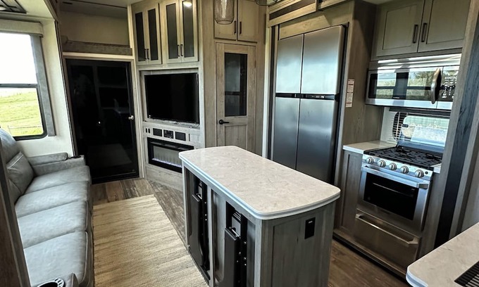 Cascade Casa | Luxury RV! Panoramic views of Cascade - Perfect for a Relaxing Getaway!