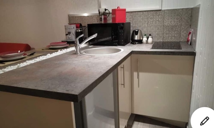 Up 1.5 Saint-Ferreol Apartamento | Charming studio