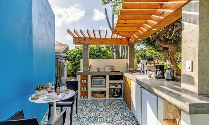 Shiribana Cabaña | Cozy 2-bedroom cottage in brilliant Paradera with AC, WiFi