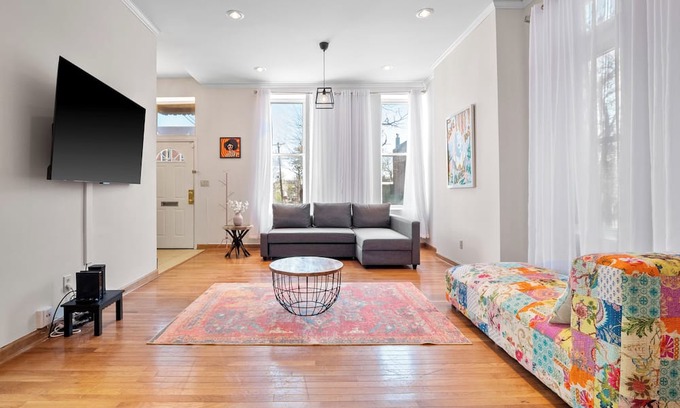 The Gate Casa | We are 6 minutes away from Busch Stadium! 5 BR. Sleeps 24