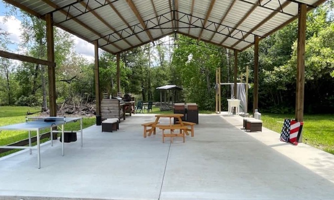 Clarksville Casa | Cozy Camper at Bear Creek