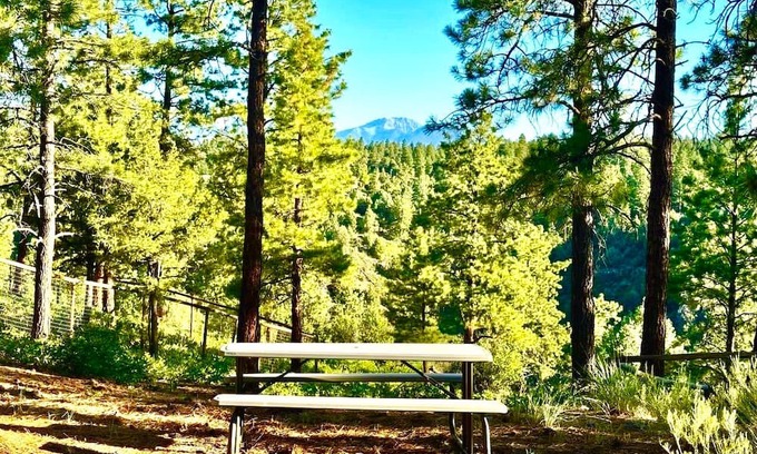 Durango Apartamento | Comfortable rental with kitchenette, streaming TV & great views