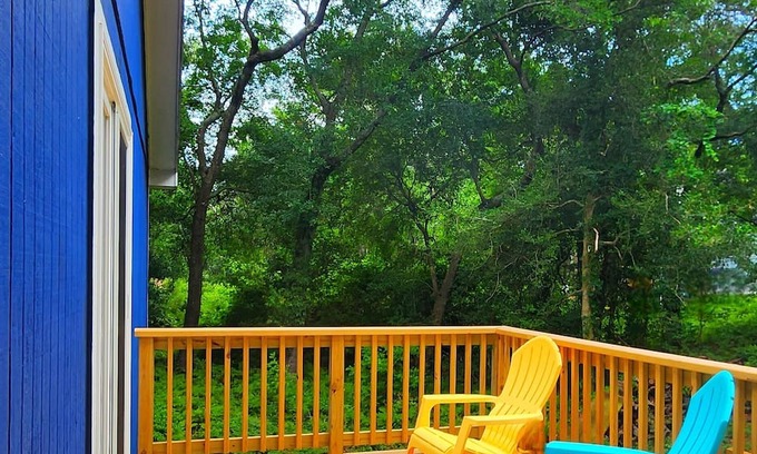 Colington Harbour Casa | OBX Treehouse - cozy 2-bedroom house with hot tub and WiFi in quiet neighborhood