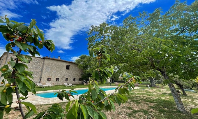 Poreta Otro | Exclusive Pool villa - Close to Spoleto shops and restaurants (12)