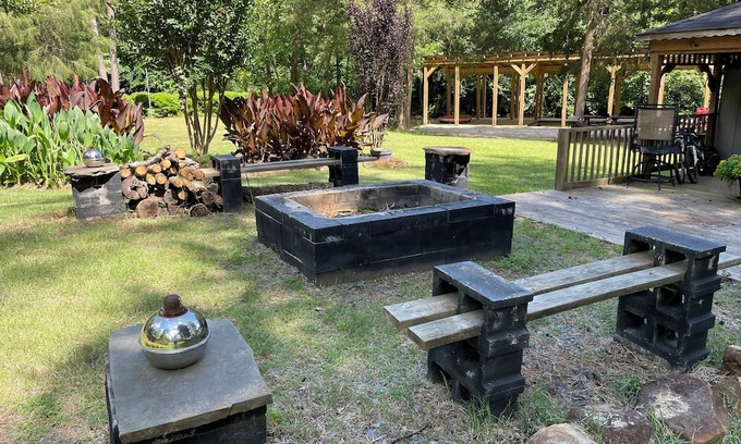 New London Casa | Beautiful Lakefront Property on Badin Lake